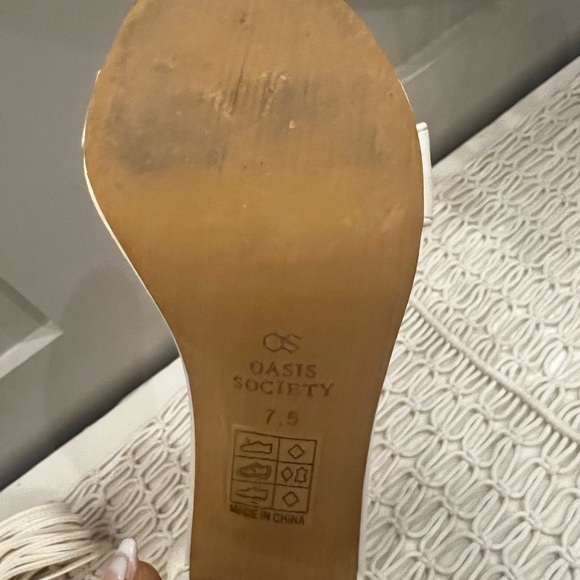 Oasis Society Chunky Heels - Picture 10 of 12